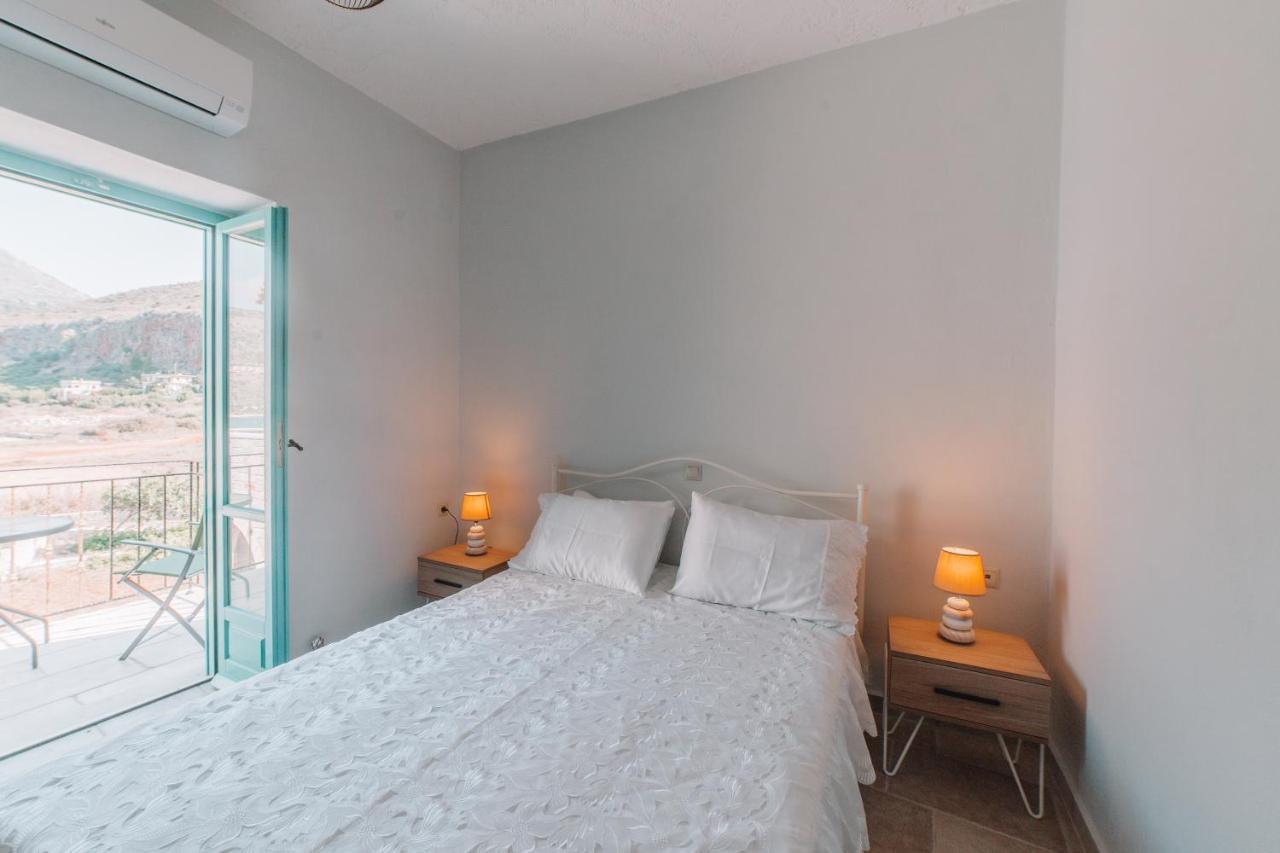 George Seafront Suites Néon Oítilon Eksteriør billede