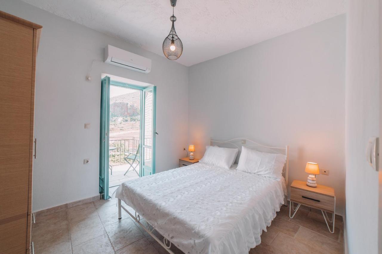 George Seafront Suites Néon Oítilon Eksteriør billede